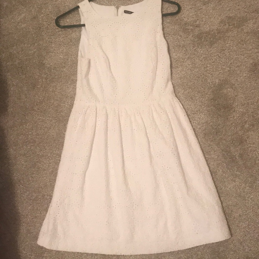 White Lace Sleeveless Dress